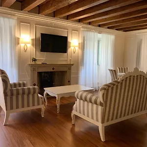 https://cavour44-palazzo-canossa.hotelinveneto.com
