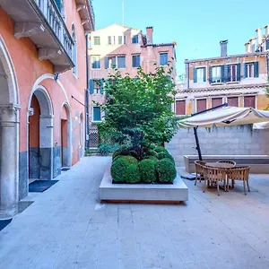 https://palazzo-molin-cuoridoro-guarana.hotelinveneto.com